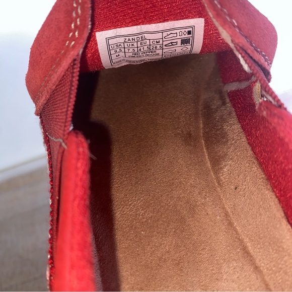 Earth Origins Size 9.5 Red Slip-On Sneakers with Cheetah Print Pattern on Heels - Picture 10 of 10